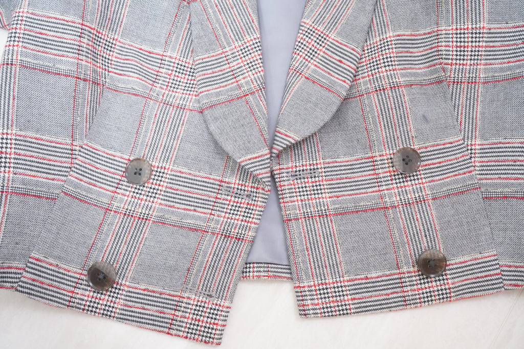 Vintage charm & modern edge Windsor Cropped Blazer ✨