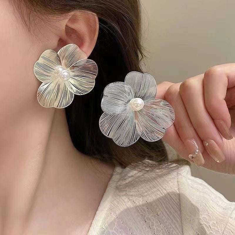 Elegant French-style metal flower earrings