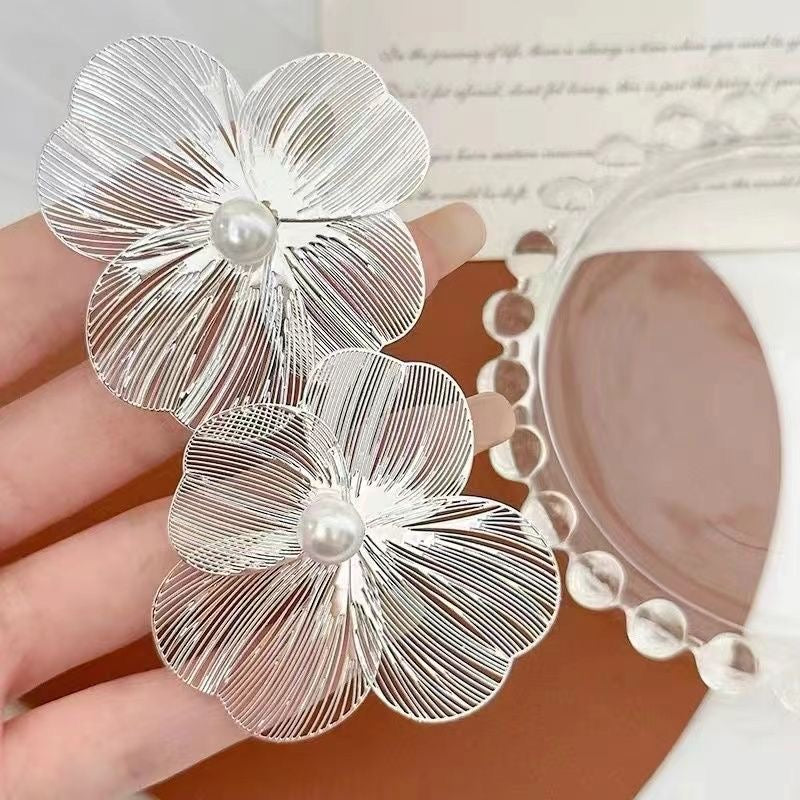 Elegant French-style metal flower earrings