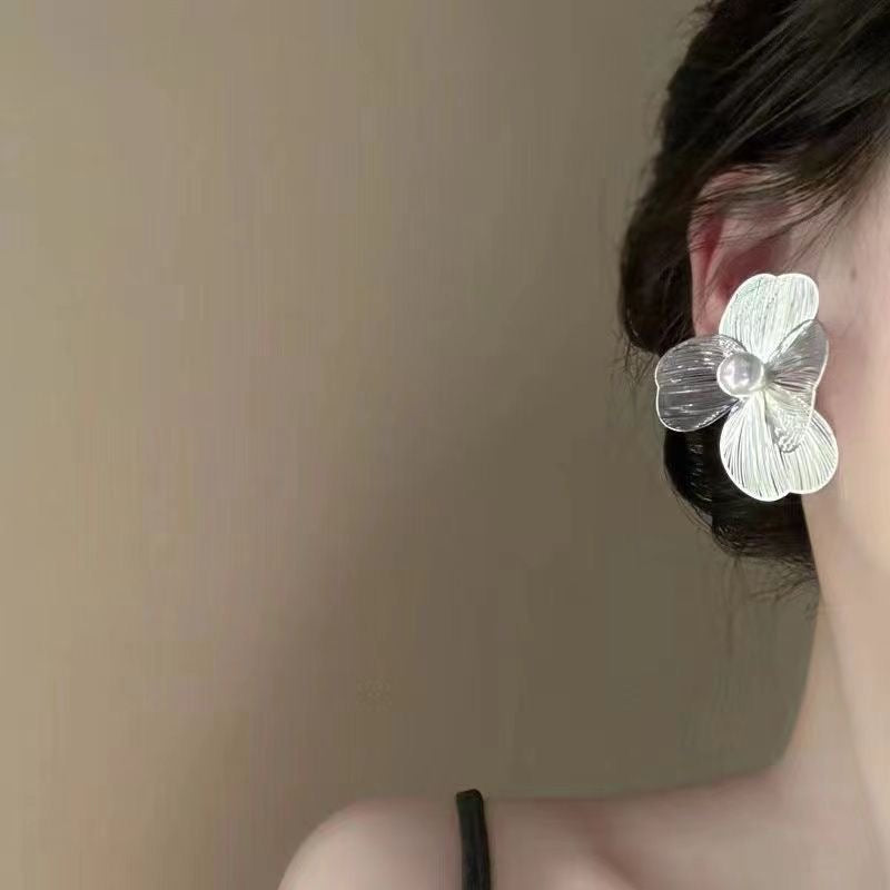 Elegant French-style metal flower earrings