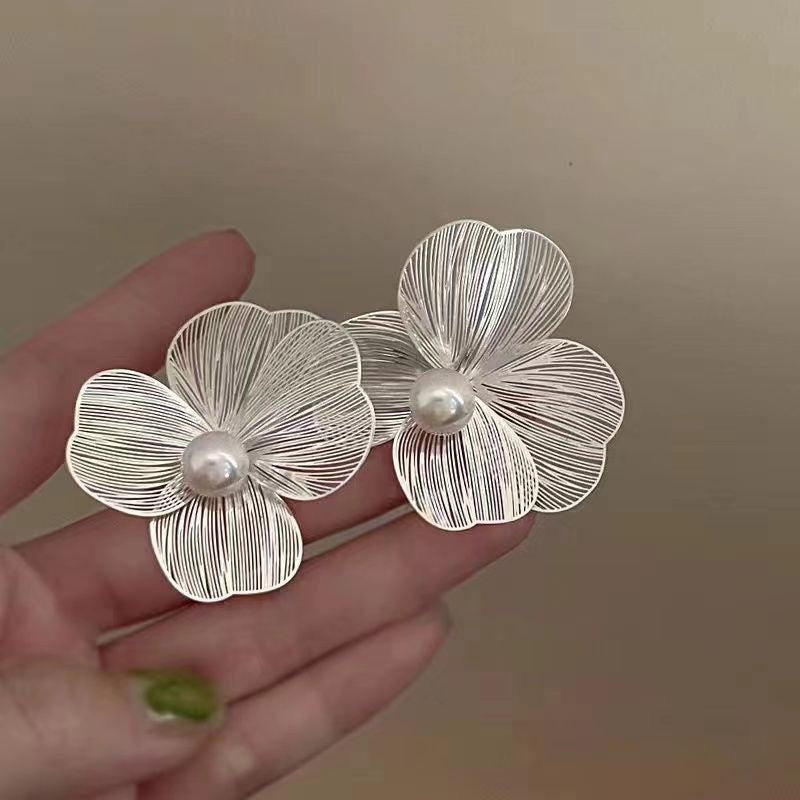 Elegant French-style metal flower earrings
