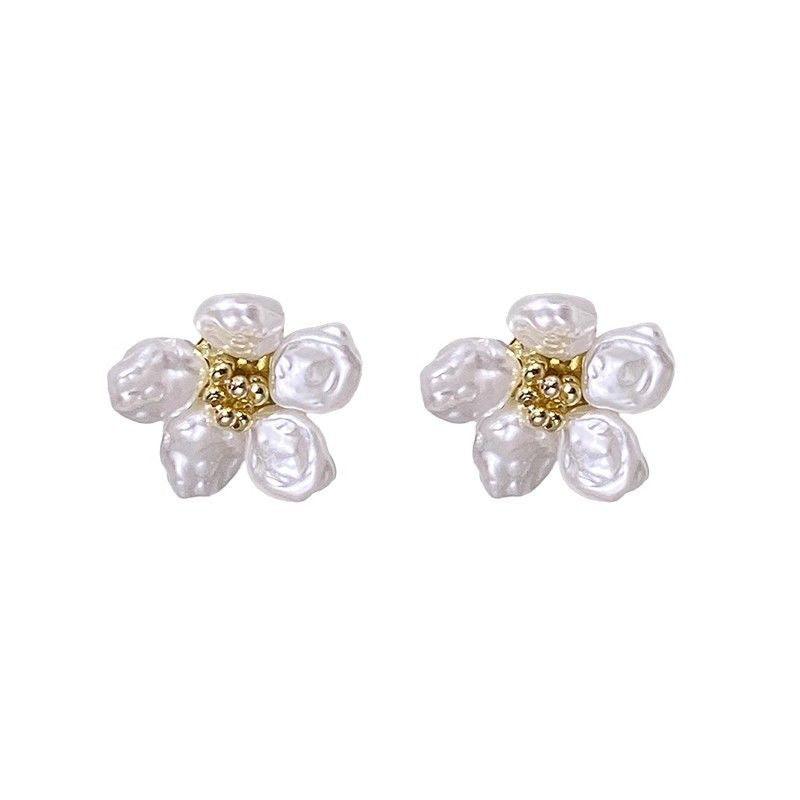 Elegant and luxurious baroque pearl flower earrings