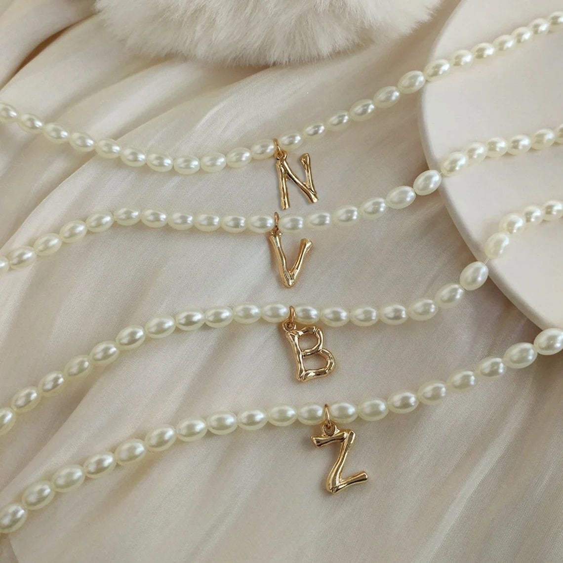 French retro-style pearl necklace with elegant alphabet design