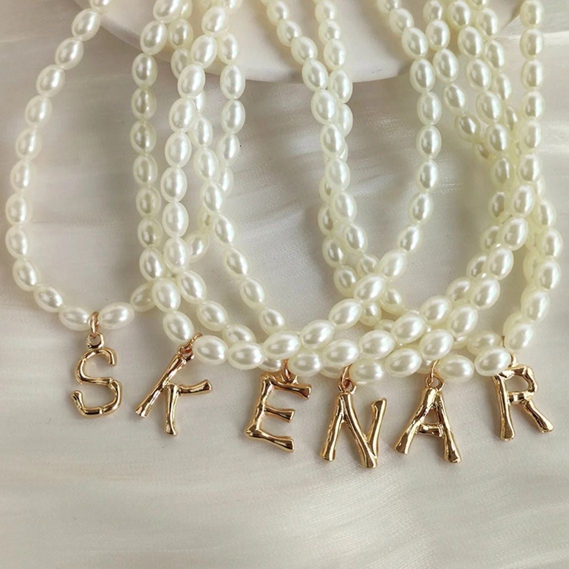 French retro-style pearl necklace with elegant alphabet design