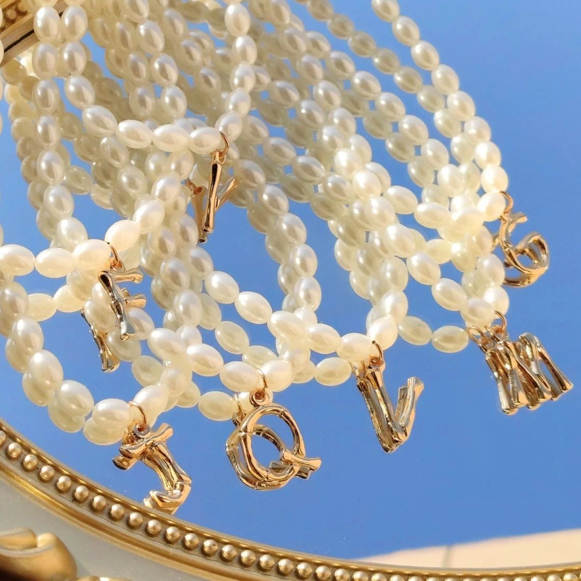French retro-style pearl necklace with elegant alphabet design