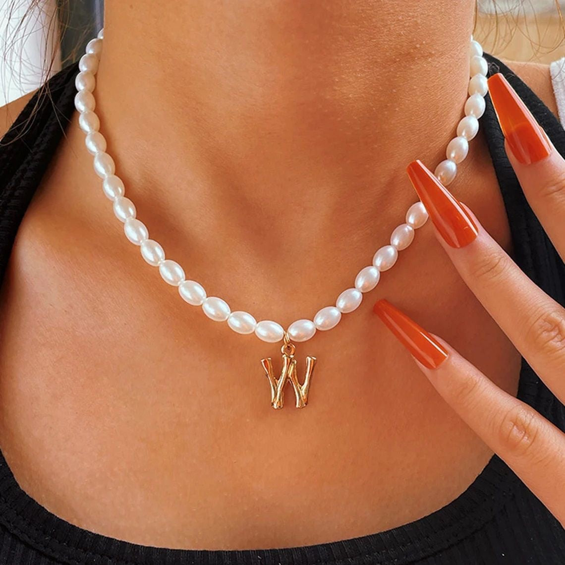 French retro-style pearl necklace with elegant alphabet design