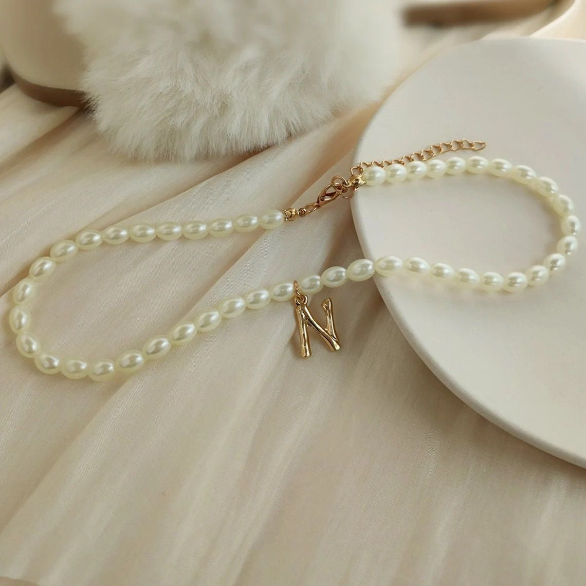 French retro-style pearl necklace with elegant alphabet design