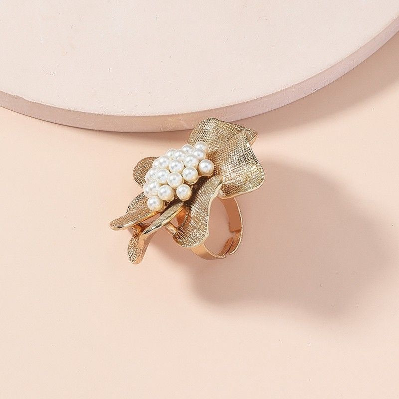 European fashion exaggerated metal alloy pearl flower ring