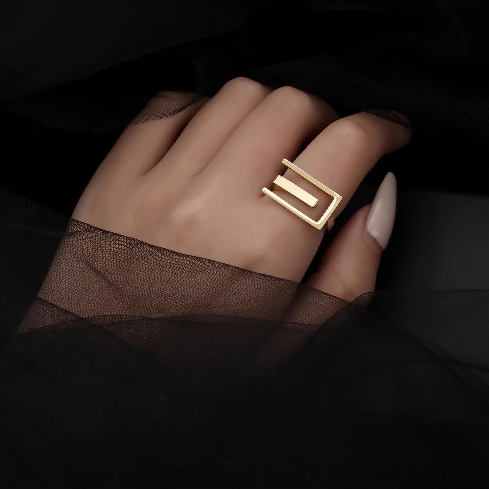 High-end French and European-style gold geometric rings