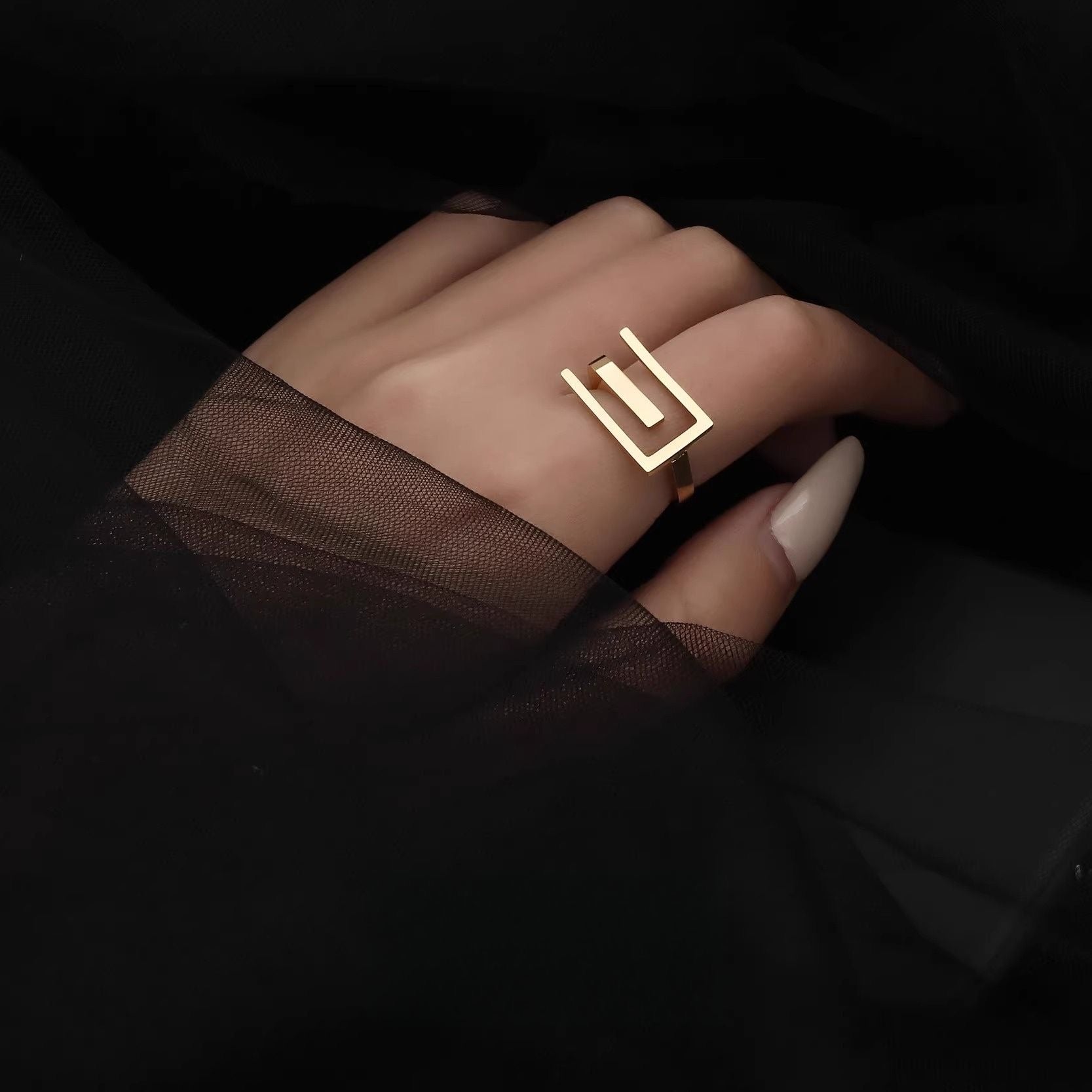 High-end French and European-style gold geometric rings